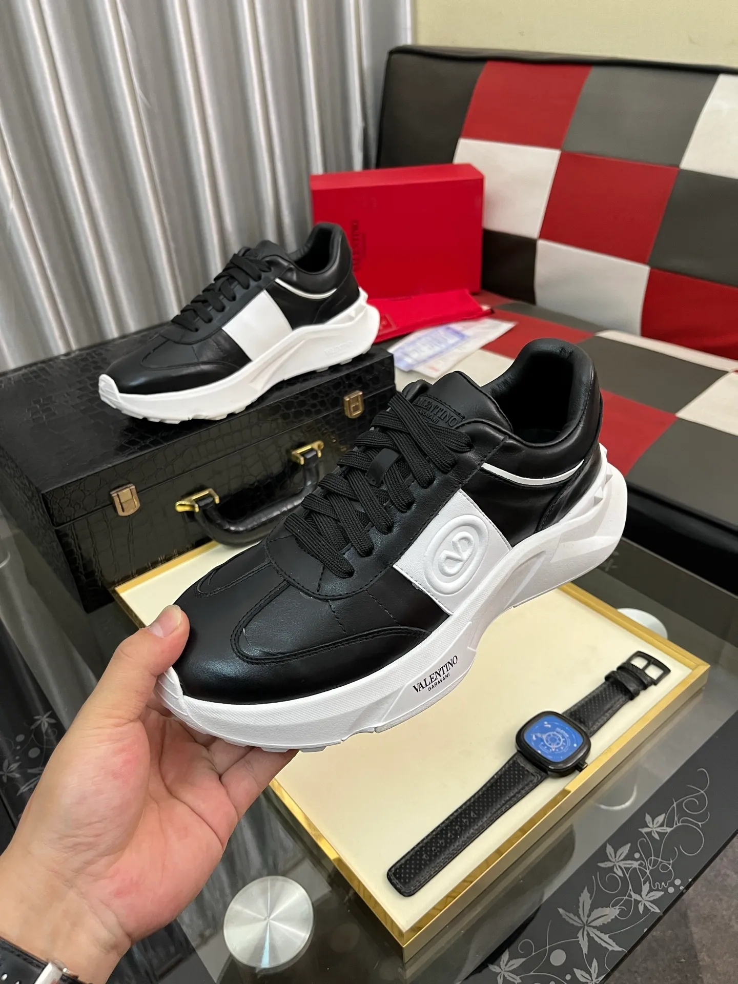 Men's shoes 💰480⌚️⌚️ VALENTINO Valentino's 2024 ss spring and summer new hot casual sports shoes, imported elastic fabric upper ➕The heel is Warren's exclusive rivet shape. The whole is very representative, the combined outsole is really easy to wear and very comfortable on the foot ~ Comes with **4 cm, classic, comfortable and versatile! Size: 38-442️⃣Colors available